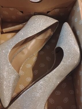 Call It Spring Women's Silver Glitter Pointed-Toe High Heels